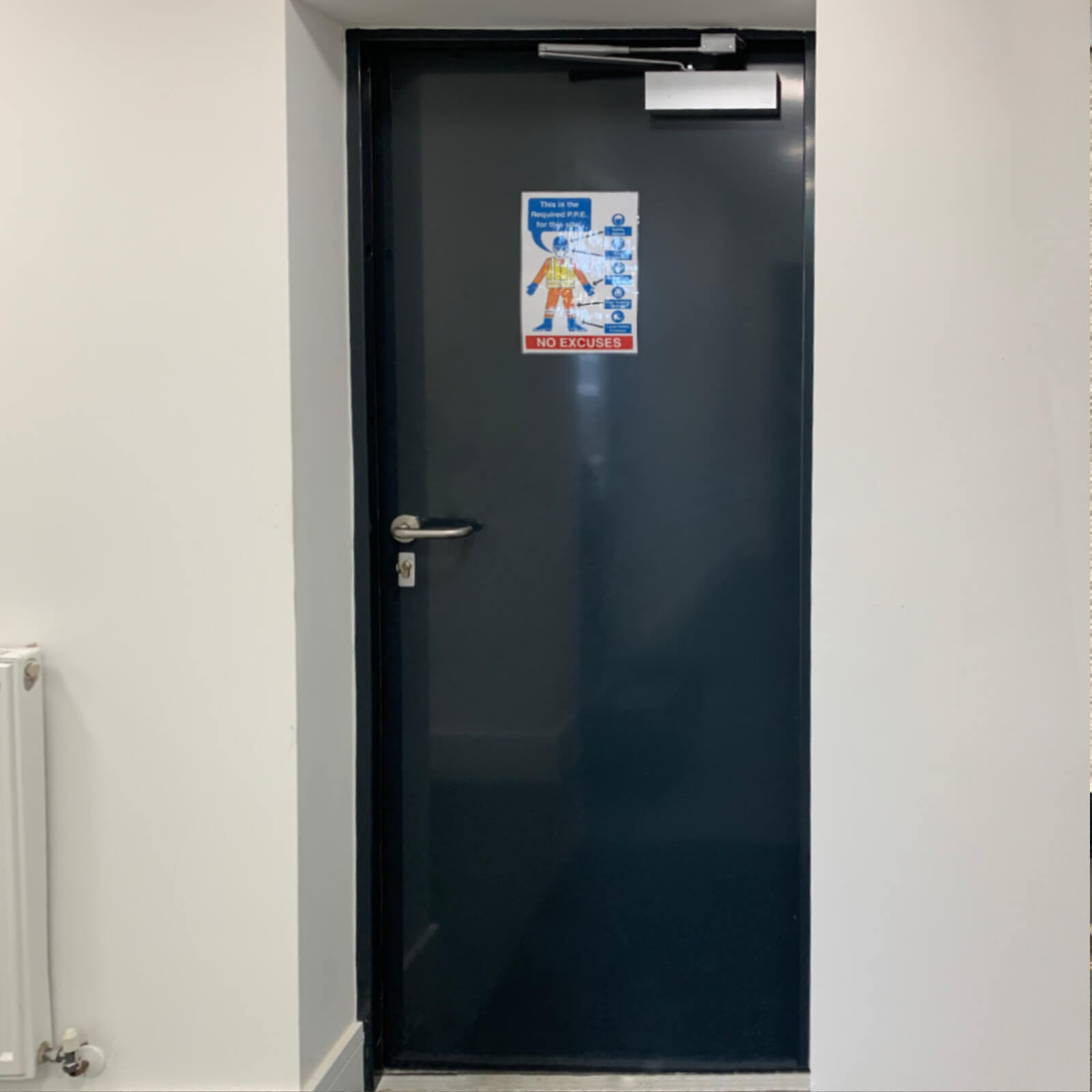 Example of a fire door keep shut sticker