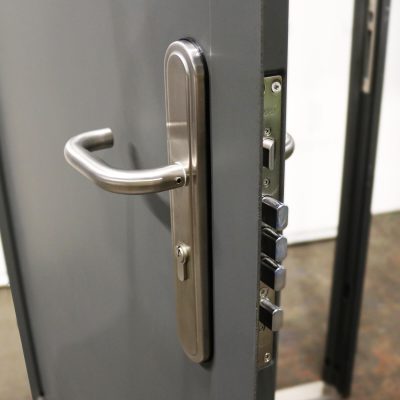Detailed picture of container door handle & sashlock