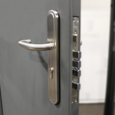 Container HOOPLY door handle & sashlock