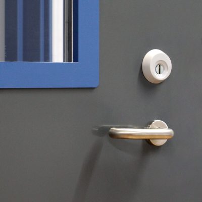 SR4 door close up of outer handle