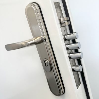 201208 handle and sashlock on a high security steel door