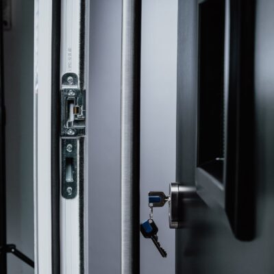 Latch keep close up