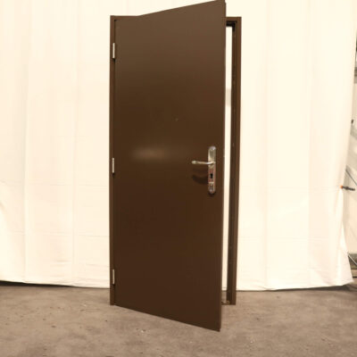 Budget Steel Door | 895mm x 2020mm | Van Dyke Brown | LH OUT/RH IN